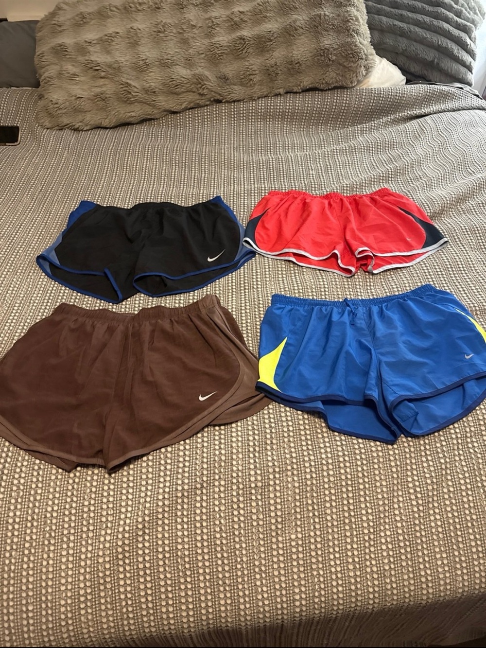 Nike Women's Running Shorts Athletic Shorts Bundle (4 Pairs) size Large